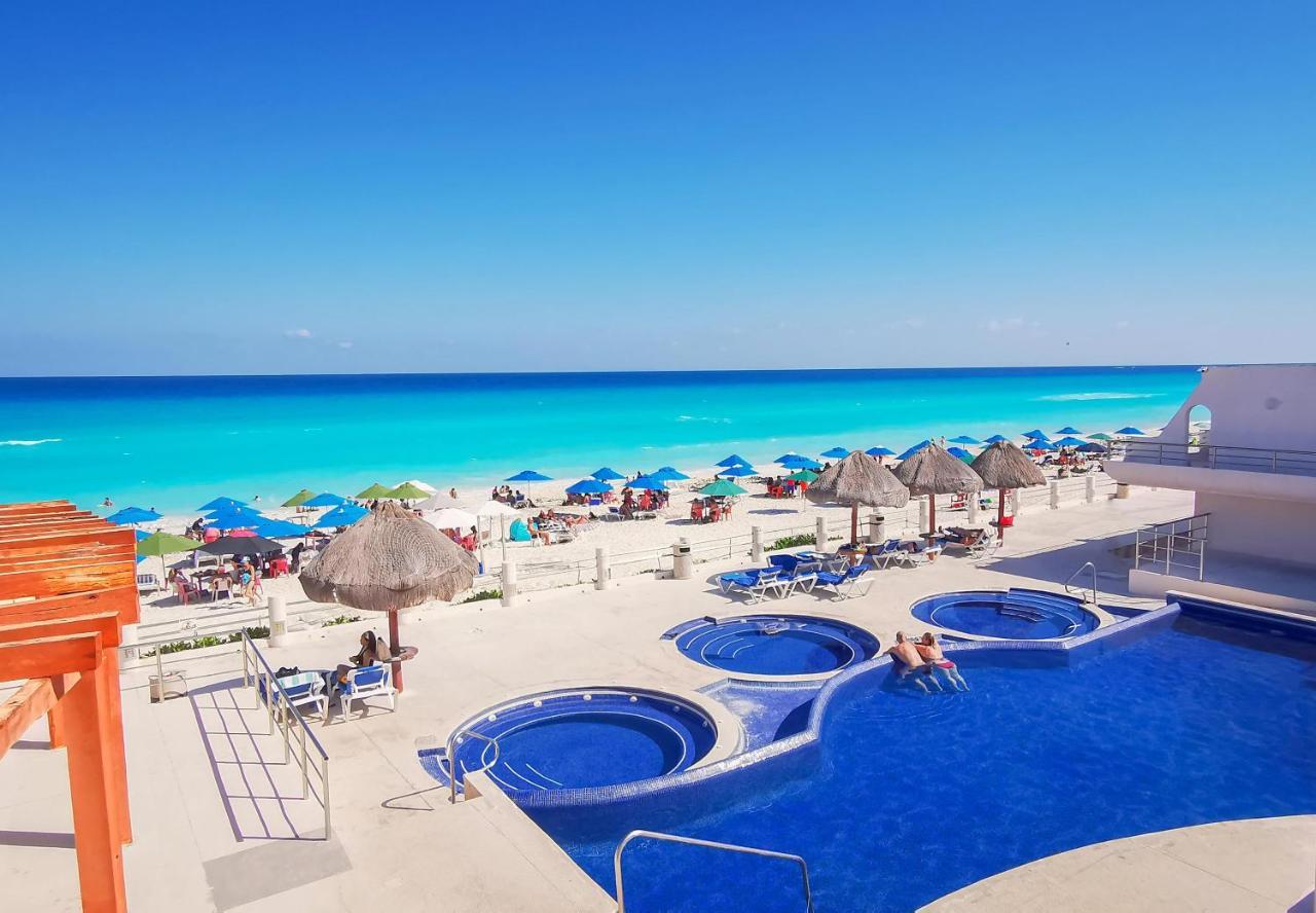 Villa Aurora Beautiful Beachfront Apartment Cancun Exterior photo