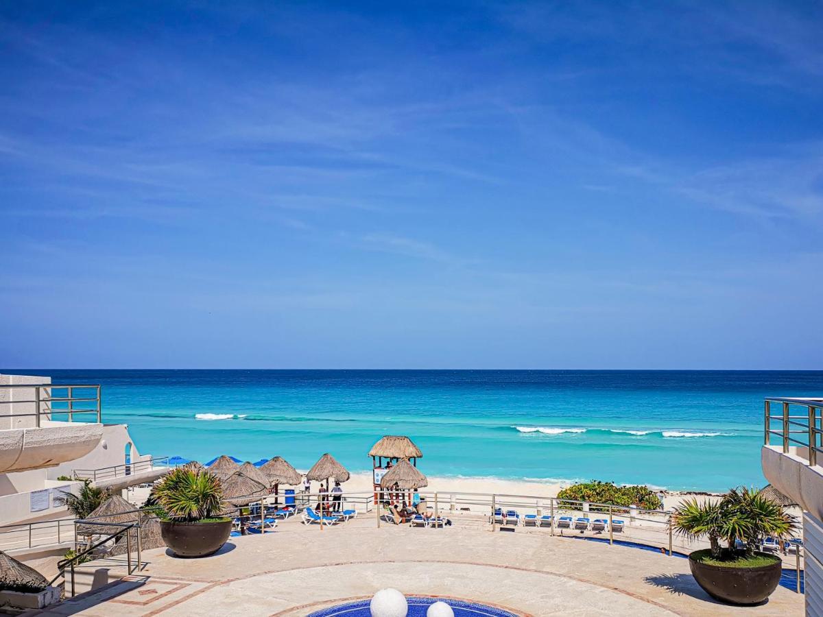 Villa Aurora Beautiful Beachfront Apartment Cancun Exterior photo
